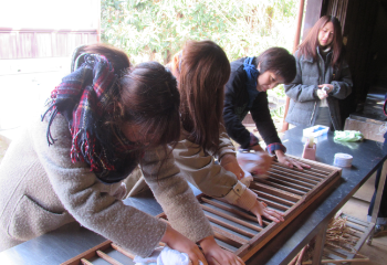 紙漉き専門学校生